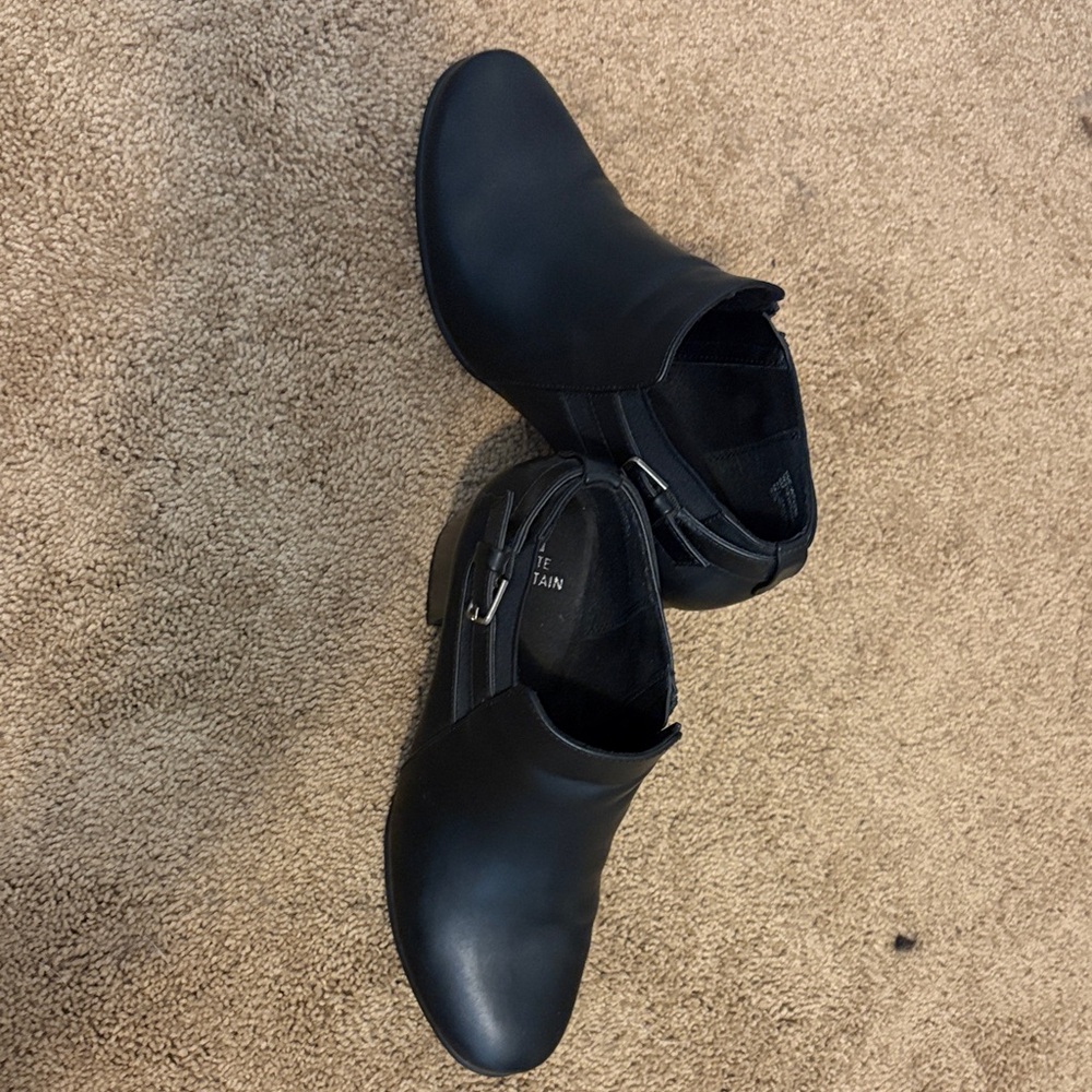 White Mountain Black Chukka Boots